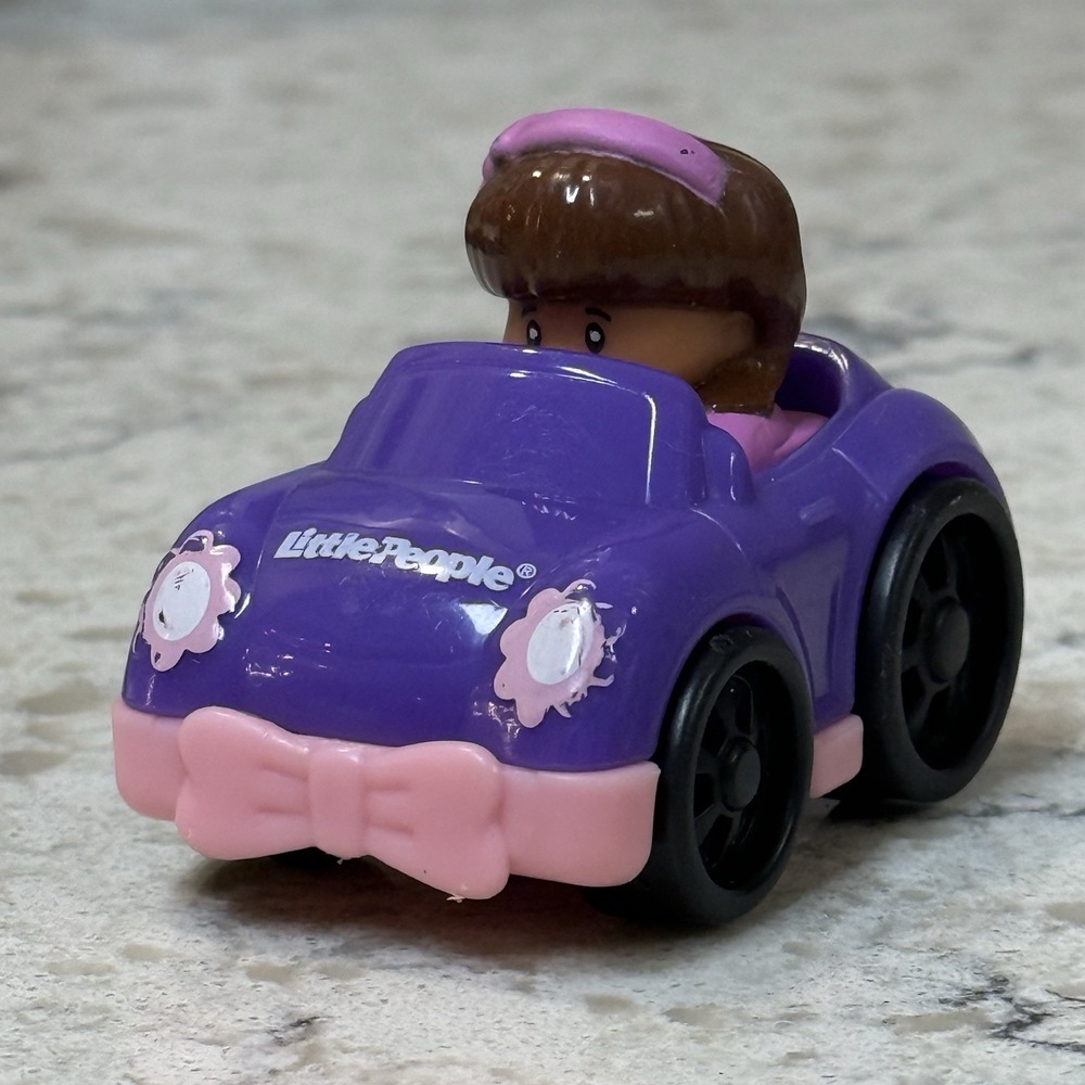Fisher Price Little People Wheelies Mia Purple Car Racer Vehicle Girl Toy 2009
